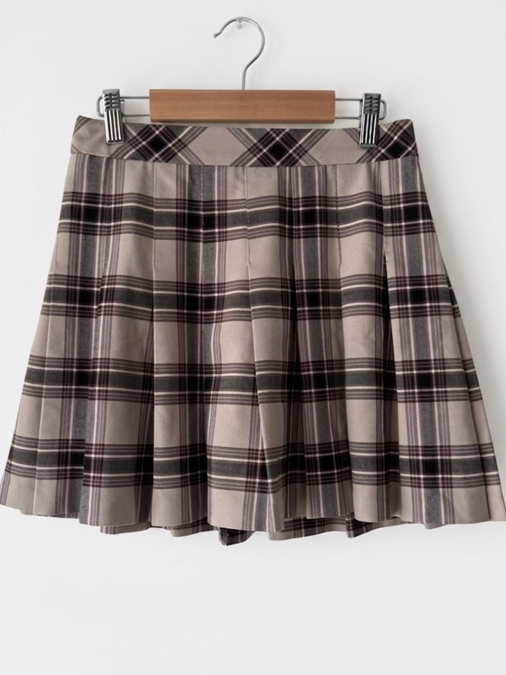 Aritzia Sunday Best Olive Micro Mini in Bernice Humus Beige Black Size 0